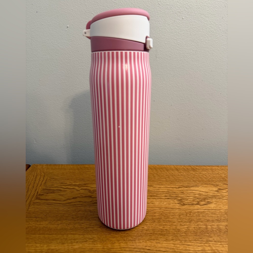 Simple Modern Mesa Loop with Covered Straw